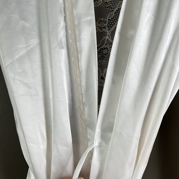 Never worn Linea Donatello S/M ivory robe - Picture 6 of 6